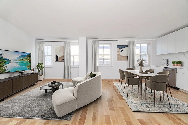 557 Hudson St in New York, NY - Building Photo - Building Photo