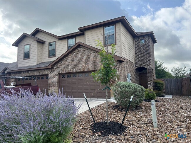 property at 665 Creekside Cir
