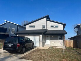 2300 N Airport Blvd in Springfield, MO - Building Photo