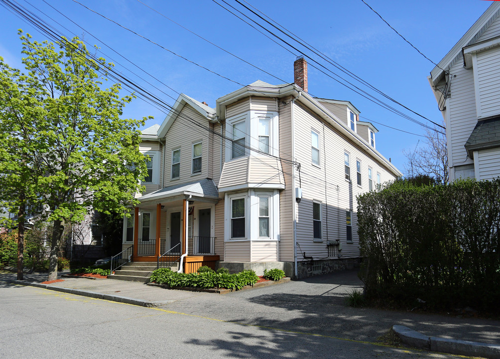 56-58 Cushing St in Waltham, MA - Foto de edificio