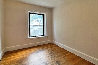 43 Cedar St, Unit 3R in Somerville, MA - Building Photo - Building Photo