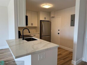 2500 E Las Olas Blvd in Fort Lauderdale, FL - Building Photo - Building Photo