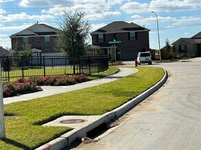9231 Redwood Br Dr in Baytown, TX - Building Photo - Building Photo