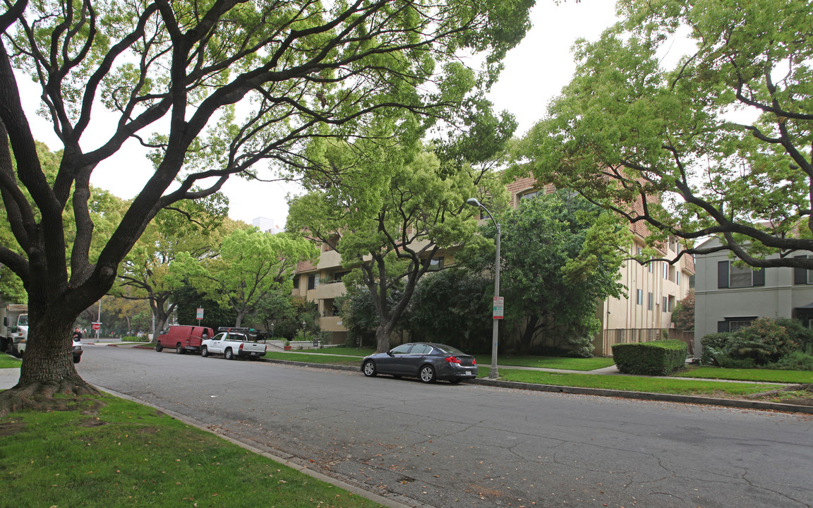 430 N Maple Dr in Beverly Hills, CA - Foto de edificio