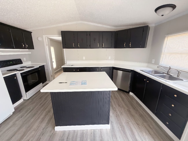 4916 Brown Station Rd in Columbia, MO - Foto de edificio - Building Photo