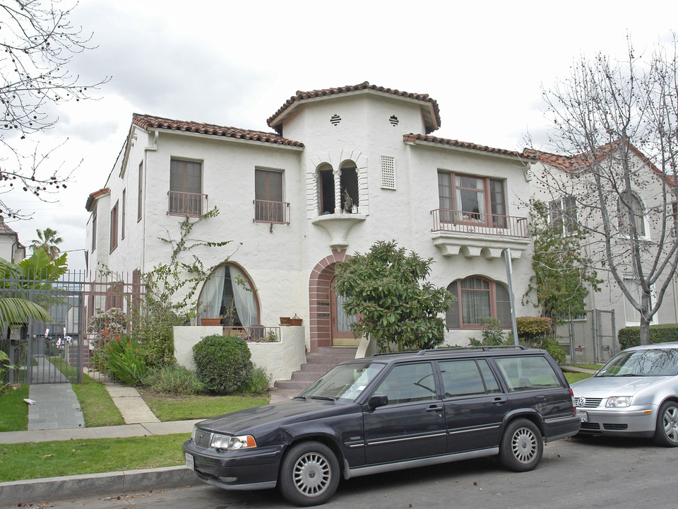 449 N Orange Grove Ave in Los Angeles, CA - Building Photo