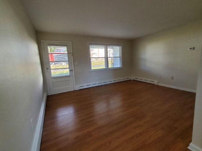 24 Beaver Ave in Annandale, NJ - Building Photo - Building Photo