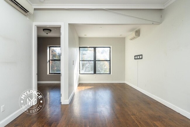 60-80 Myrtle Ave, Unit 3d in Queens, NY - Building Photo - Building Photo