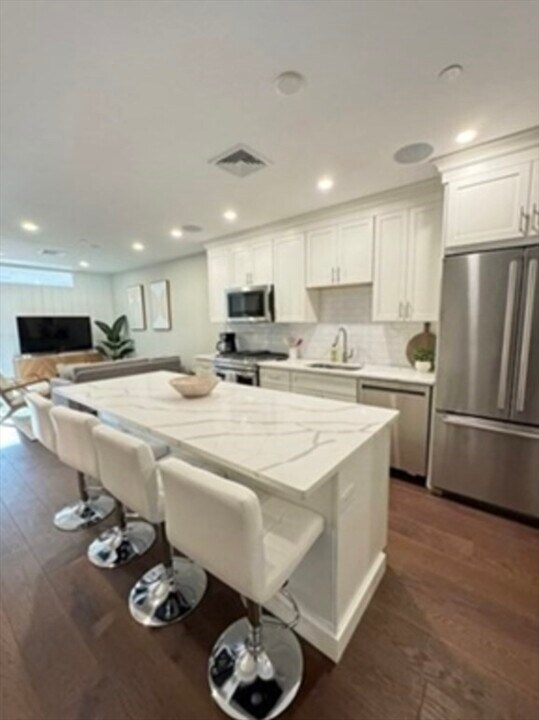 480 W Broadway in Boston, MA - Building Photo