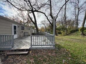 227 Meadowcrest Dr in Ferguson, MO - Building Photo - Building Photo