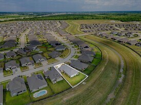 31515 Casa Linda Dr in Hockley, TX - Building Photo