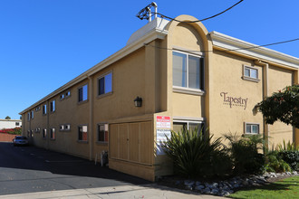 Tapestry Condominiums in Imperial Beach, CA - Foto de edificio - Building Photo