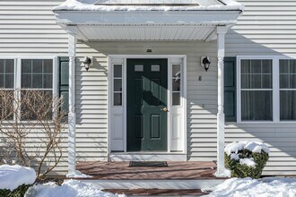 8 Summer Hill Cir in Arlington, MA - Building Photo - Building Photo