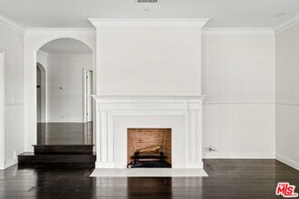 9233 1/2 Doheny Rd in West Hollywood, CA - Building Photo - Building Photo