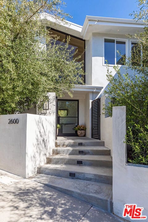 2600 Zorada Dr in Los Angeles, CA - Building Photo - Building Photo