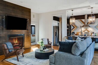 1017 Halcyon Ave in Nashville, TN - Foto de edificio - Building Photo