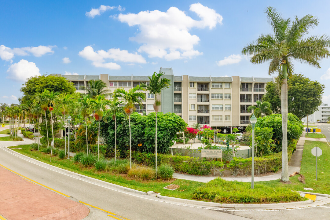 Spencer Place Condominium in West Palm Beach, FL - Building Photo