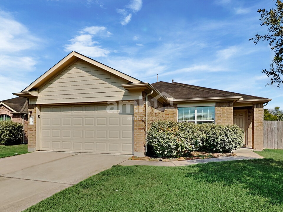 3947 Hawthorn Glen Ct in Fresno, TX - Building Photo