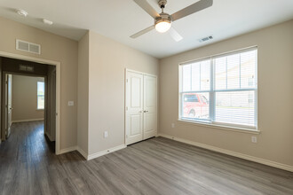 Patriot Pointe in Fort Worth, TX - Building Photo - Building Photo