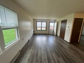 Monroe City Senior Housing 62+ in Monroe City, MO - Foto de edificio - Building Photo