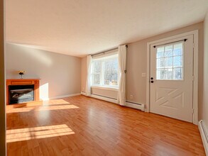 8 Park St, Unit #7 in Saco, ME - Building Photo - Building Photo