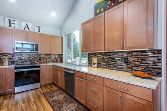 11043 Village Loop in Redmond, OR - Building Photo - Building Photo