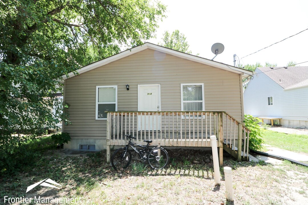 918 Osage St in Manhattan, KS - Building Photo