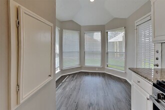 2010 Creekshire Dr in Sugar Land, TX - Building Photo - Building Photo