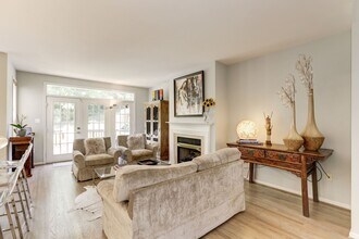 5742 Governors Pond Cir in Alexandria, VA - Building Photo - Building Photo