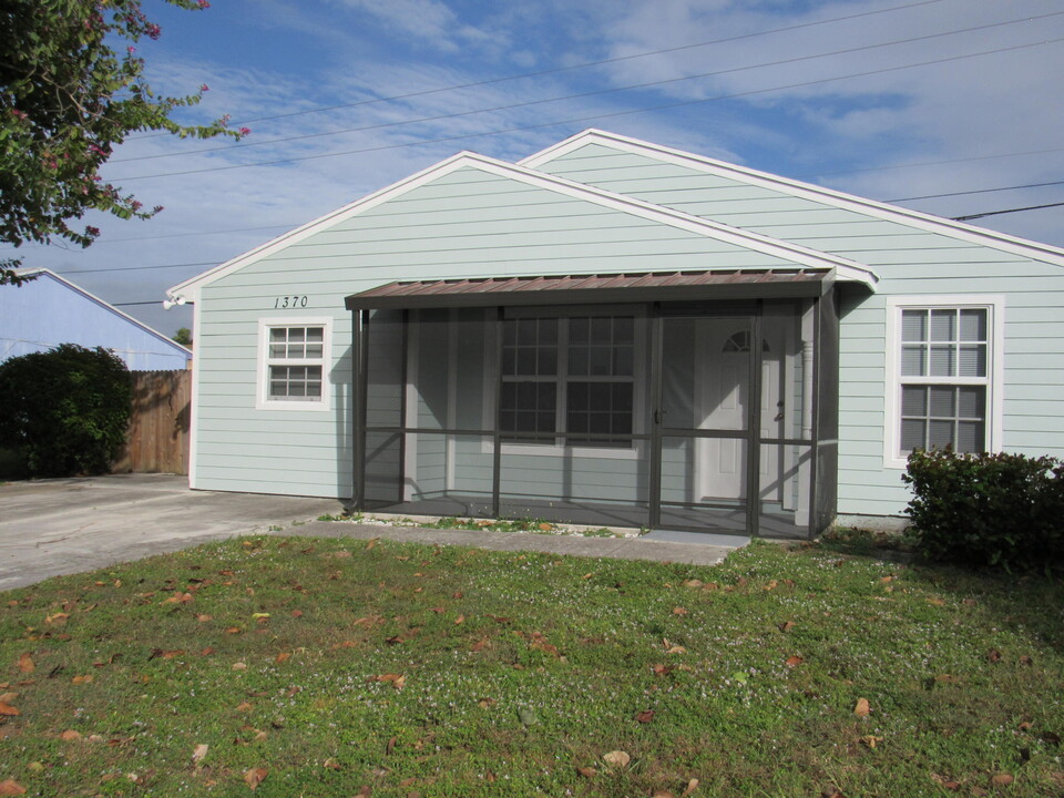 1370 Chorus Way in Royal Palm Beach, FL - Building Photo