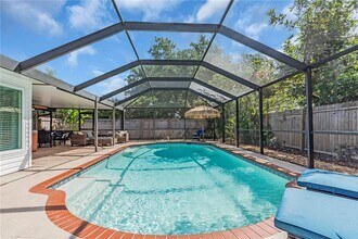6623 Glades Way in Sarasota, FL - Building Photo - Building Photo
