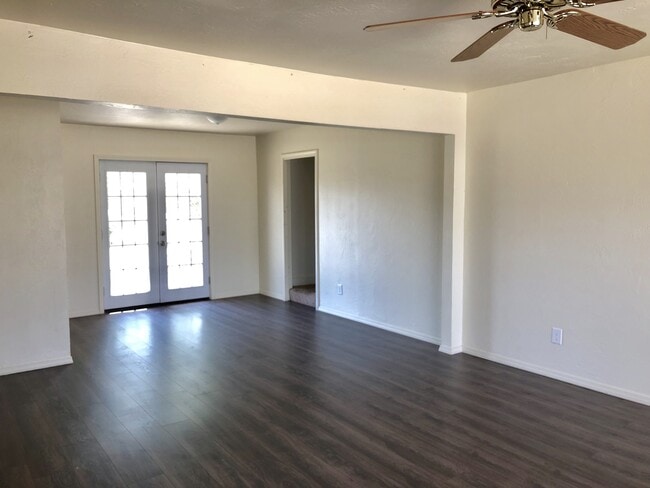 2204 Churchill Way in The Village, OK - Building Photo - Building Photo
