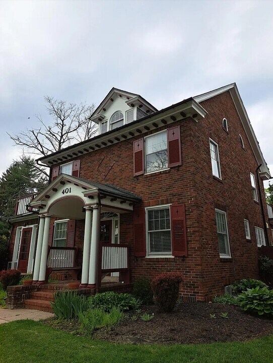 401 E Lancaster Ave in Shillington, PA - Building Photo