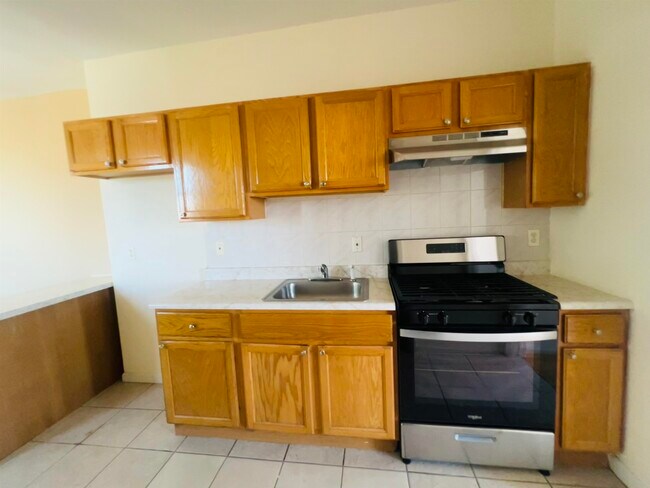 250 S Orange Ave in Newark, NJ - Building Photo - Building Photo