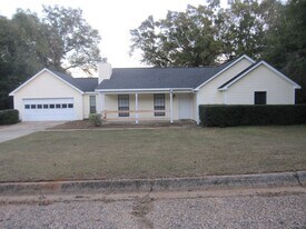 156 Lakeside Dr in Enterprise, AL - Building Photo