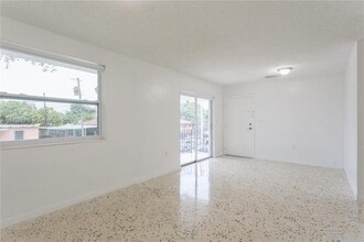 3290 NW 4th St in Miami, FL - Building Photo - Building Photo