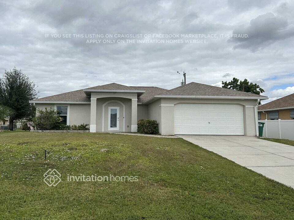 319 SW 19th Terrace in Cape Coral, FL - Building Photo