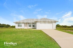 562 Pachman Cir, Unit 0302 in Lehigh Acres, FL - Building Photo