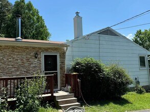 2444 Gunner Ridge Way, Unit 151 in Rialto, CA - Foto de edificio - Building Photo