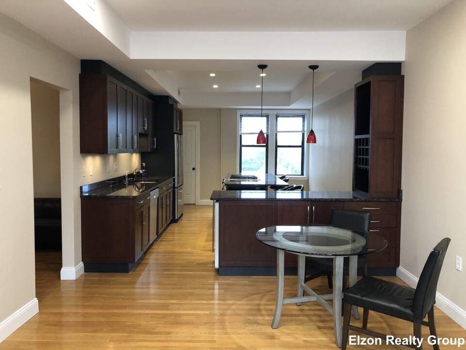 2021 Commonwealth Ave, Unit 1 in Boston, MA - Building Photo