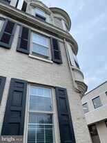 40 E Court St in Doylestown, PA - Building Photo