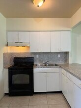 670 NE 132nd St, Unit Beautiful 1-Bedroom in North Miami, FL - Building Photo - Building Photo