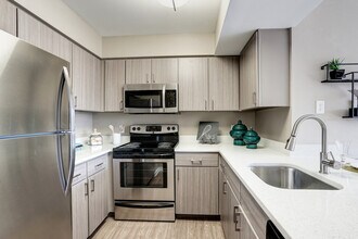 Parkstone Alexandria in Alexandria, VA - Foto de edificio - Building Photo