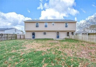 1112 Sir Gawaine Dr in Chesapeake, VA - Building Photo - Building Photo