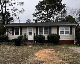 3012 Cambridge Rd in Anderson, SC - Building Photo