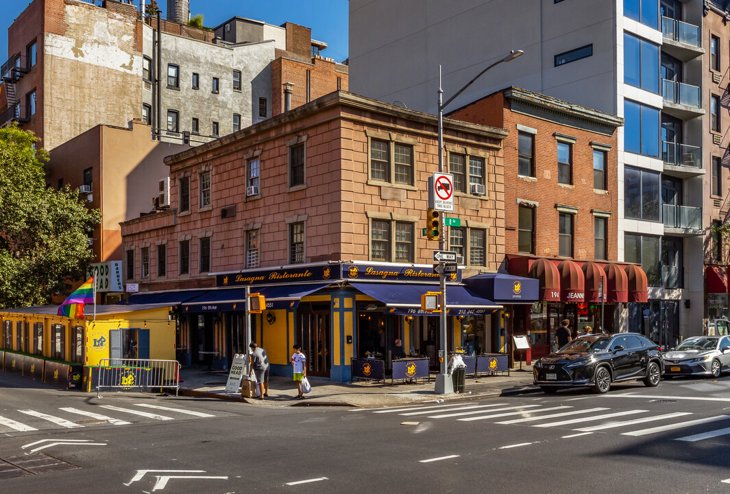 196 8th Ave in New York, NY - Building Photo