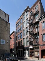 32-34 S Strawberry St in Philadelphia, PA - Building Photo