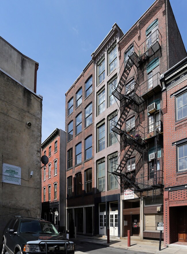 32-34 S Strawberry St