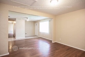 9064 Hamlin Rd W, Unit 1100 Darbyshire Road-1 in Ft. Myers, FL - Foto de edificio - Building Photo