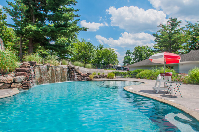 The Courtyards in Edgewater Park, NJ - Foto de edificio - Building Photo